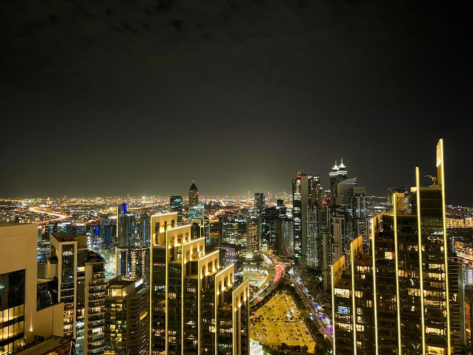Downtown Luxury - Stunning Burj Khalifa & Sea View - 5 Minutes Walk To Dubai Mall エクステリア 写真